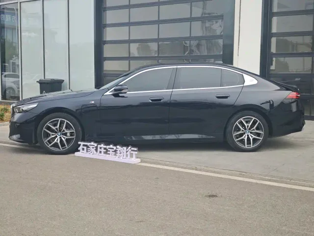 BMW i5 — Фото автомобиля 4