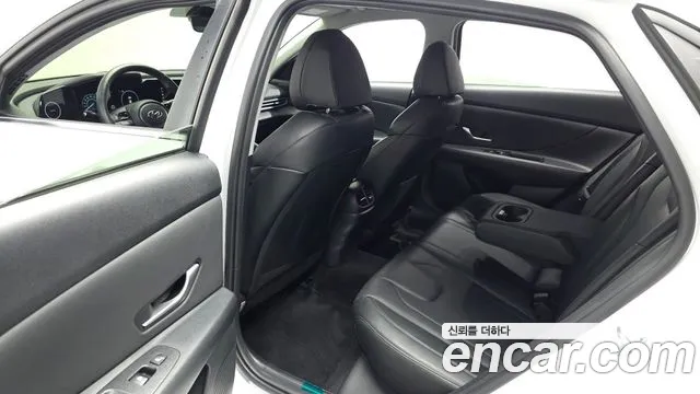 Hyundai AVANTE Avante (CN7) — Фото автомобиля 12