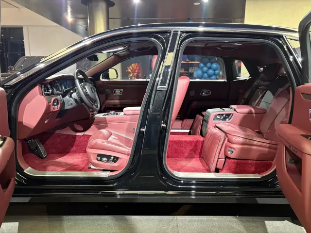 Rolls-Royce Ghost — Фото автомобиля 19