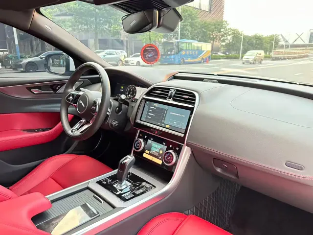 Jaguar XEL — Фото автомобиля 10