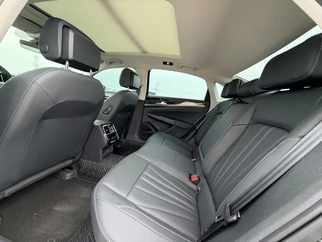 Volkswagen Passat — Фото автомобиля 9