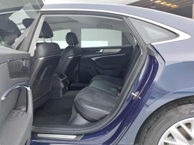 Audi A7L — Фото автомобиля 11