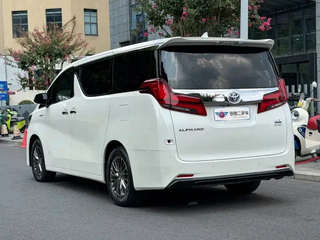 Toyota Alphard — Фото автомобиля 4