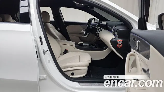 Mercedes-Benz A-Class — Фото автомобиля 11