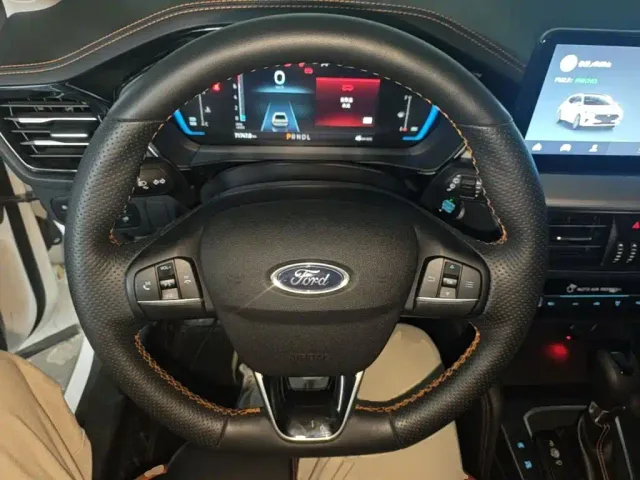 Ford Focus — Фото автомобиля 10