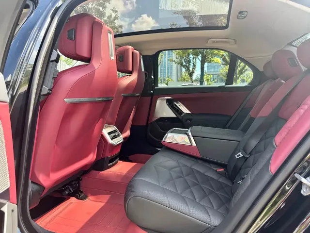 BMW 7 Series — Фото автомобиля 11