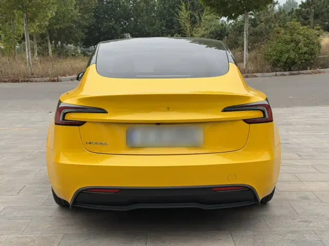Tesla Model 3 — Фото автомобиля 14