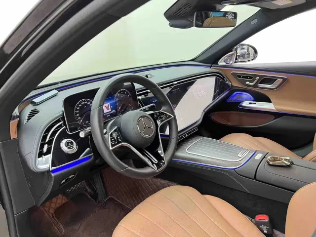 Mercedes-Benz E-Class — Фото автомобиля 12
