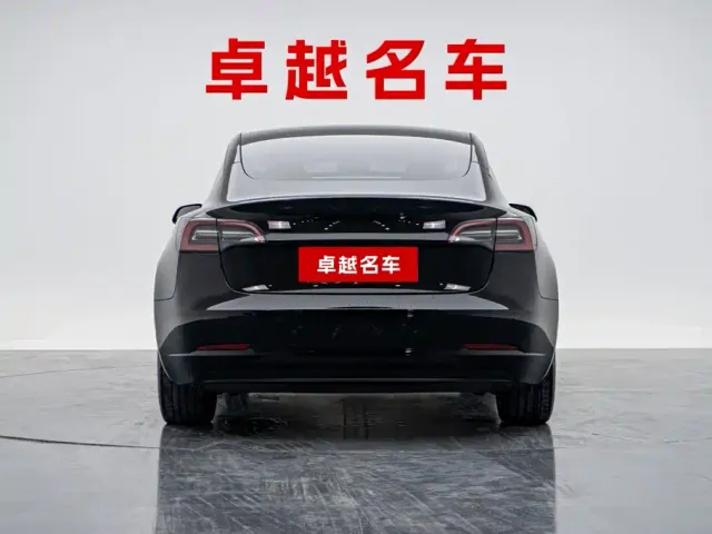 Tesla Model 3 — Фото автомобиля 5