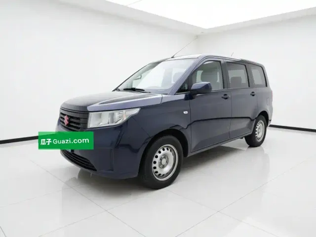 Фотография автомобиля — Wuling Hongguang Plus