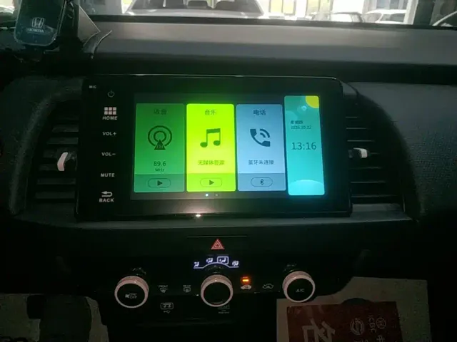 Honda Fit — Фото автомобиля 12