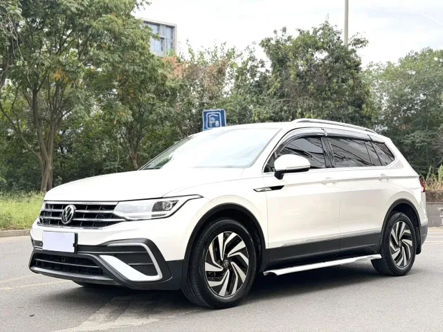 Фотография автомобиля — Volkswagen Tiguan L