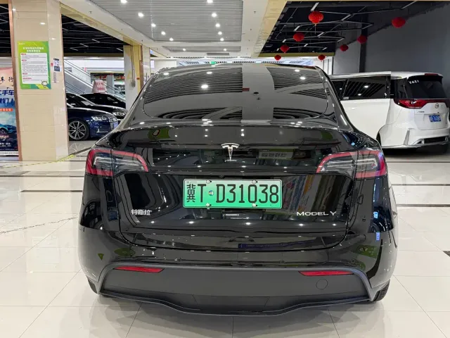Tesla Model Y — Фото автомобиля 8