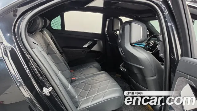 BMW 7 Series G70 — Фото автомобиля 18