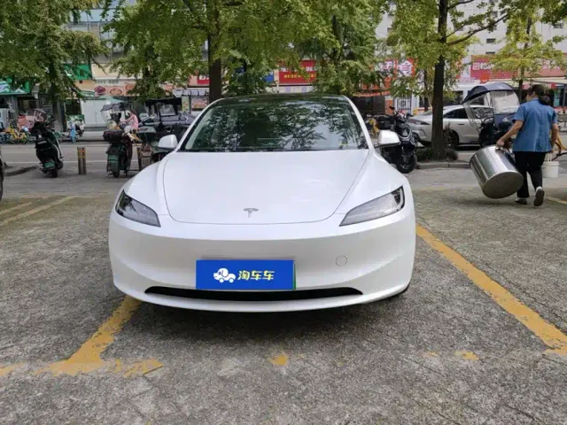 Tesla Model 3 — Фото автомобиля 2