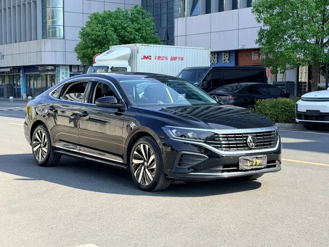Volkswagen Passat — Фото автомобиля 3