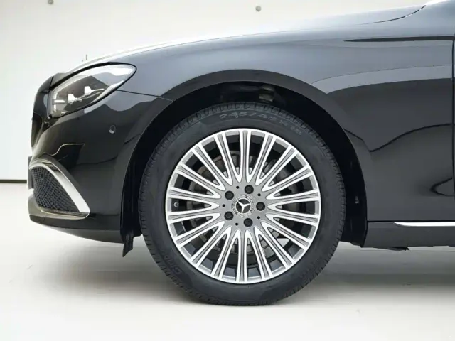 Mercedes-Benz E-Class — Фото автомобиля 15