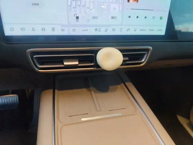 Li Auto MEGA — Фото автомобиля 10