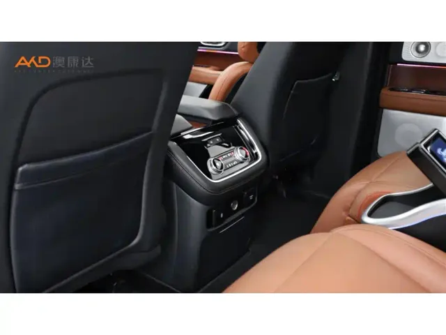 Lincoln Navigator — Фото автомобиля 10