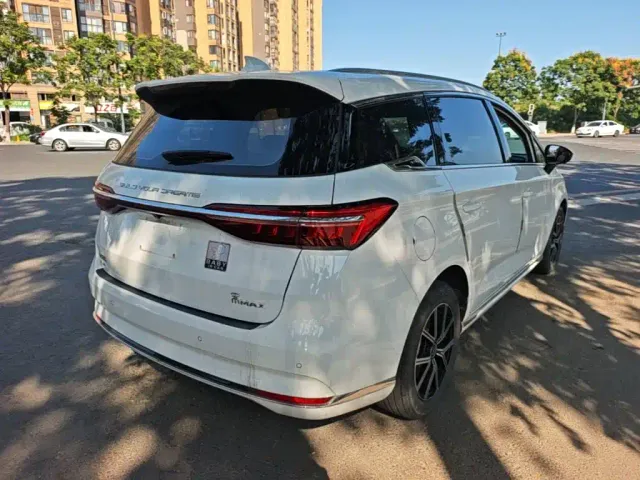 BYD Song MAX — Фото автомобиля 4