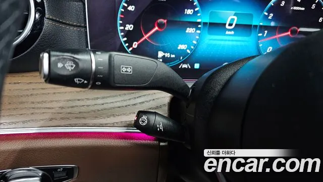 Mercedes-Benz E-Class — Фото автомобиля 12