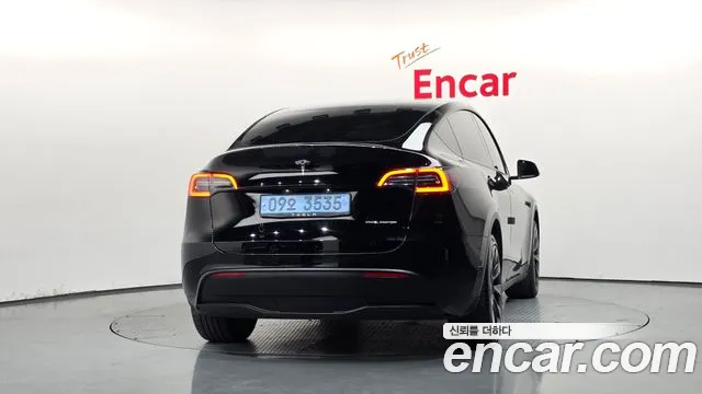 Tesla Model Y — Фото автомобиля 4