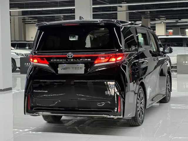 Toyota Vellfire — Фото автомобиля 4