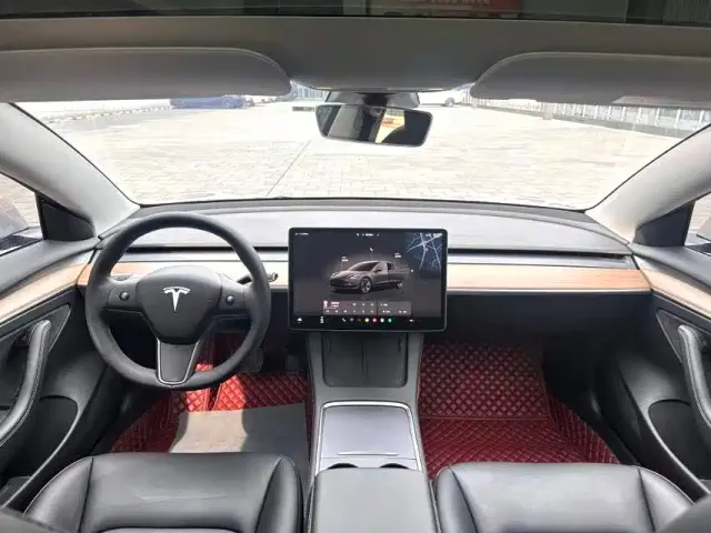 Tesla Model 3 — Фото автомобиля 5