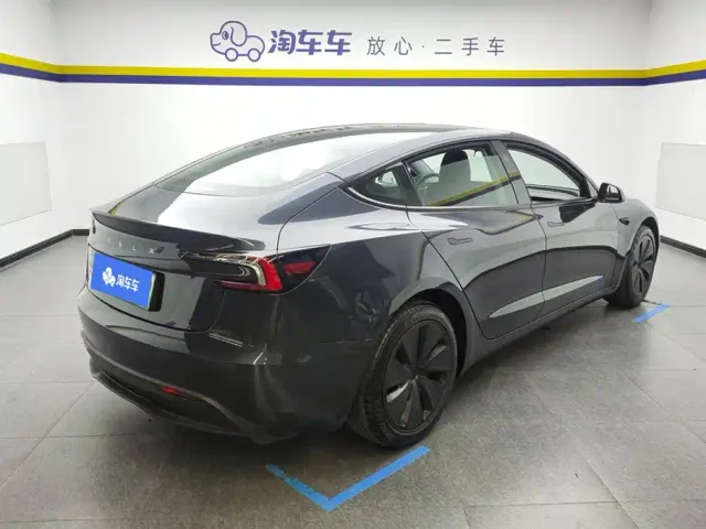 Tesla Model 3 — Фото автомобиля 3