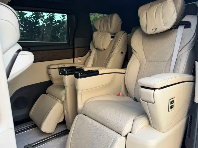Toyota Vellfire — Фото автомобиля 8