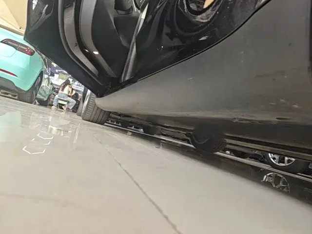 Tesla Model Y — Фото автомобиля 21