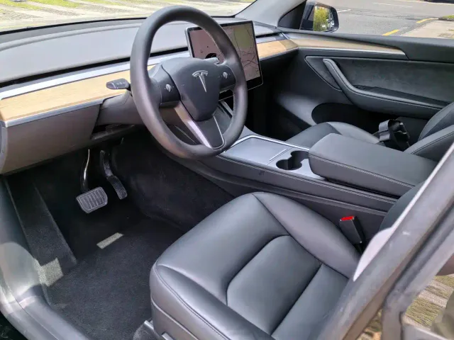 Tesla Model Y — Фото автомобиля 5