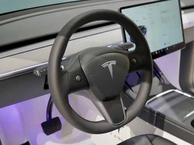 Tesla Model Y — Фото автомобиля 3