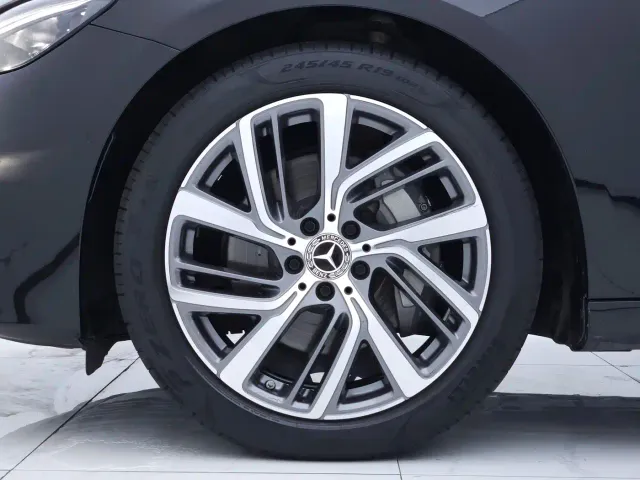 Mercedes-Benz E-Class — Фото автомобиля 17