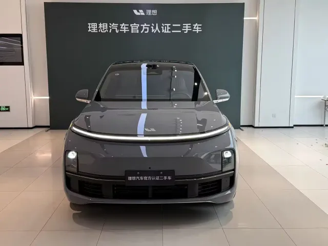 Li Auto L8 — Фото автомобиля 4