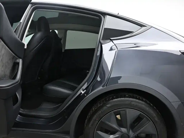 Tesla Model Y — Фото автомобиля 14