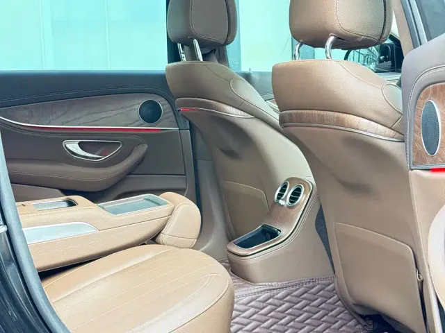 Mercedes-Benz E-Class — Фото автомобиля 18