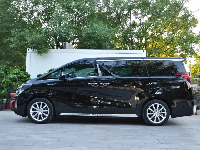 Toyota Alphard — Фото автомобиля 3