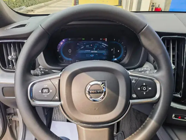 Volvo XC60 — Фото автомобиля 16
