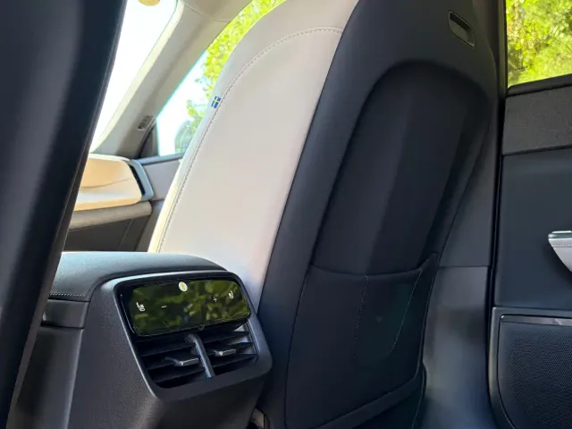 Volvo XC70 Plug-in Hybrid — Фото автомобиля 18