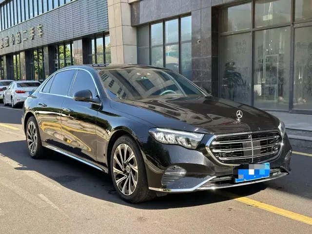 Mercedes-Benz E-Class — Фото автомобиля 3