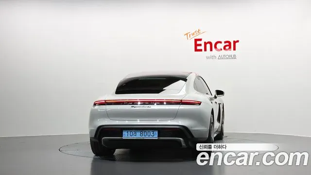Porsche Taycan — Фото автомобиля 4