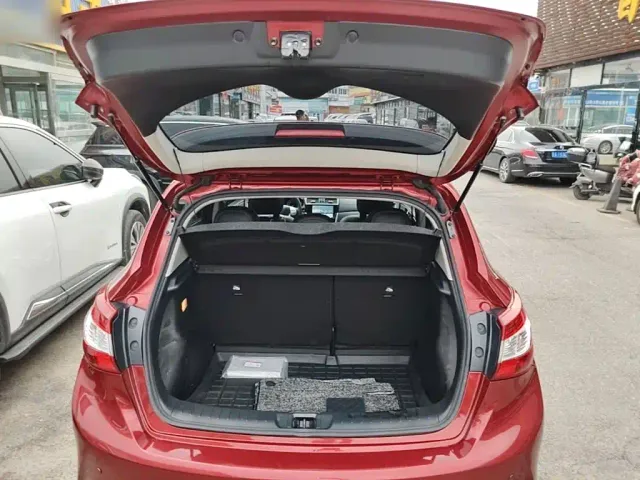 Nissan Tiida — Фото автомобиля 18