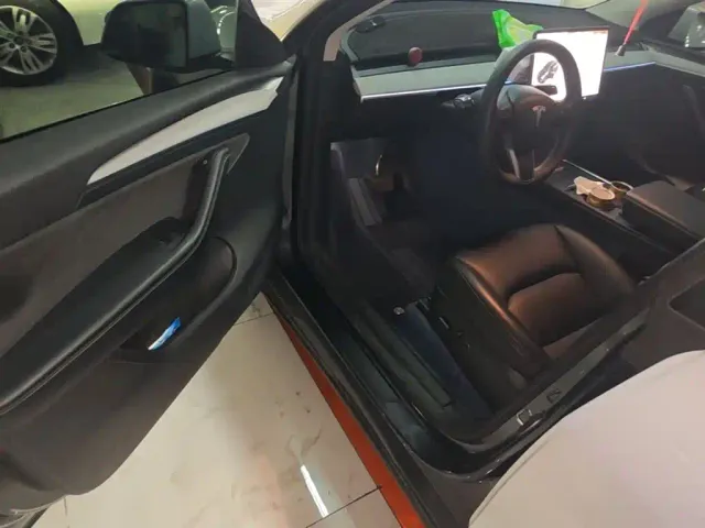 Tesla Model Y — Фото автомобиля 15