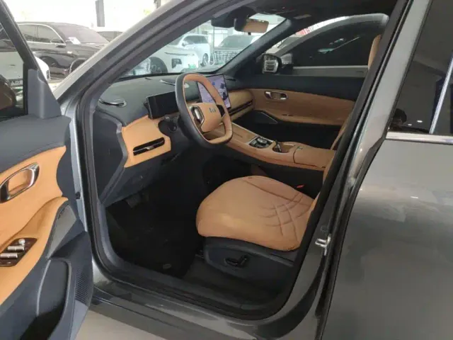 Geely Galaxy Starship 7 EM-i — Фото автомобиля 15