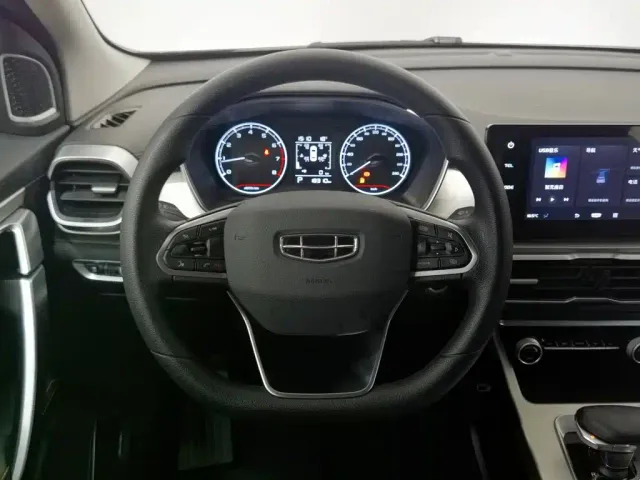 Geely Binyue — Фото автомобиля 11
