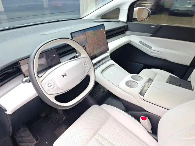 Xpeng X9 — Фото автомобиля 8