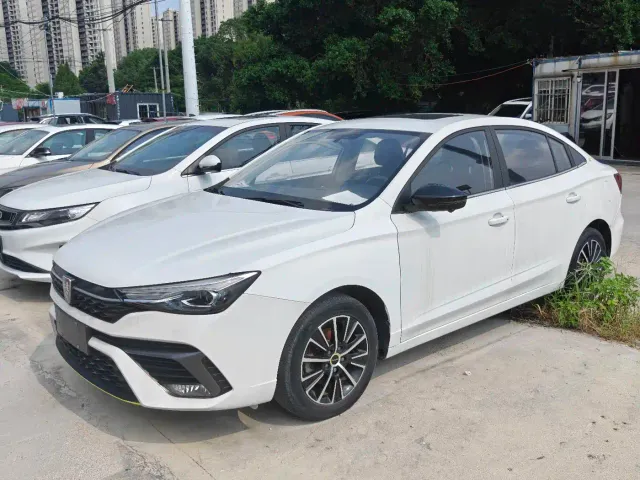 Roewe i5 — Фото автомобиля 23