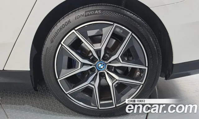 BMW i5 G60 — Фото автомобиля 6