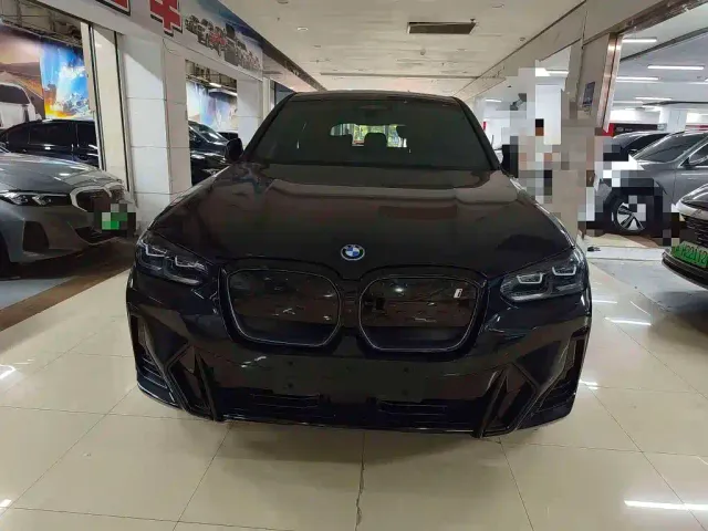 BMW iX3 — Фото автомобиля 2